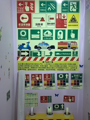 Impresión con solvente ecológico / UV Autocolante de vinilo fotoluminoso 6, 8, 10 horas Brilla en película oscura con diferentes colores para la seguridad