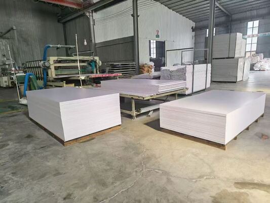 Hoja blanca de alta densidad del panel del tablero de la espuma del PVC del tablero de la muestra del PVC de 1220*2440m m muebles de 3m m, de 5m m